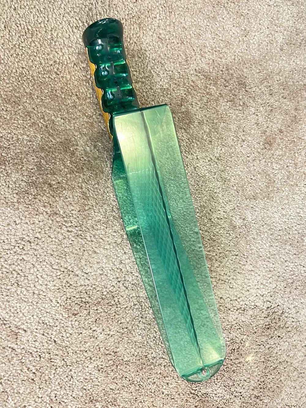 Mattress Lifter Tool Changing Bed Sheets Easer Green & Gold Translucent Plastic.